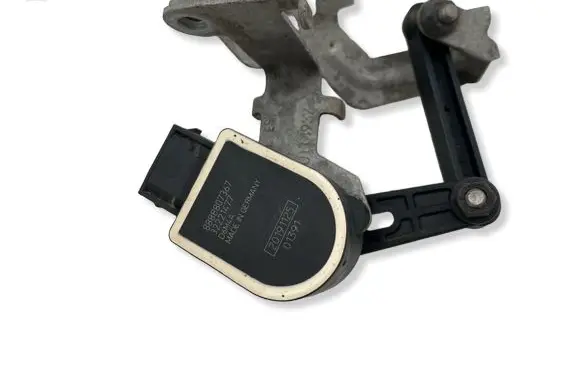Volvo XC40 Rear air suspension level height sensor 32221477 32221958