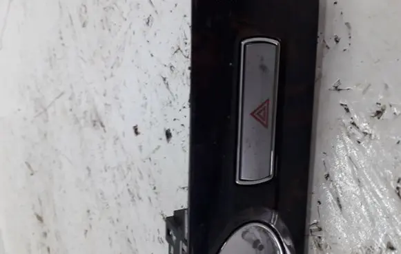 Ford Mondeo Mk III Hazard light switch