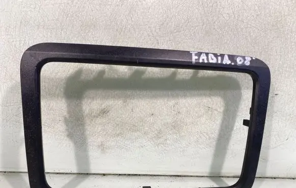 Skoda Fabia Mk2 (5J) Radio/GPS head unit trim 5j0858069