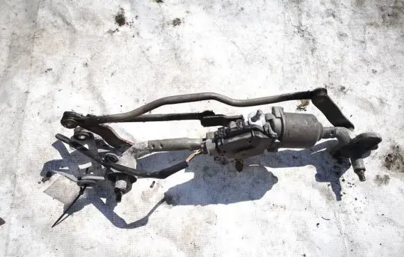 Mazda 5 Front wiper linkage and motor 