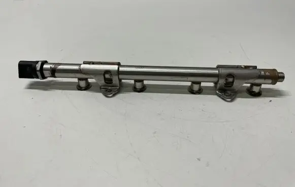 Volkswagen PASSAT B8 Fuel main line pipe 04E133320D