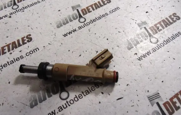Toyota Avensis T270 Fuel injector 232500T030
