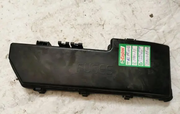 Volvo S60 Fuse box cover 9494211 PA1T