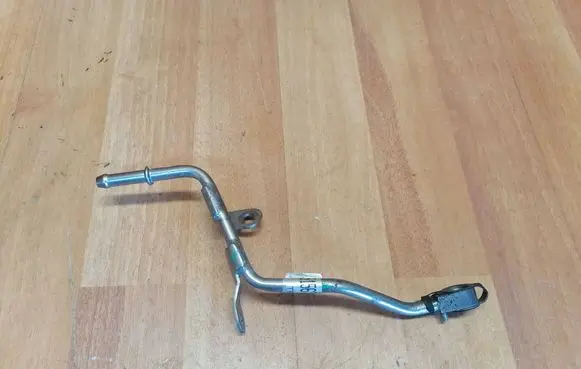 Engine coolant pipe/hose
