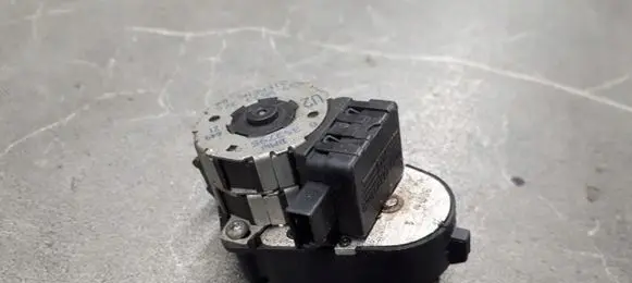 BMW 5 E39 A/C air flow flap actuator/motor 8363795