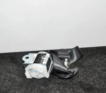 Dodge Challenger Rear seatbelt
