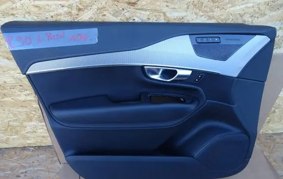 Volvo XC90 Front door card panel trim