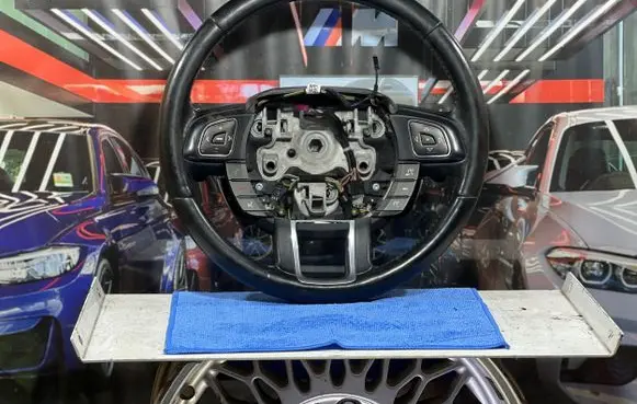 Land Rover Range Rover Evoque L538 Steering wheel