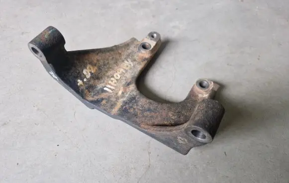 Mitsubishi L200 Fuel pump bracket 