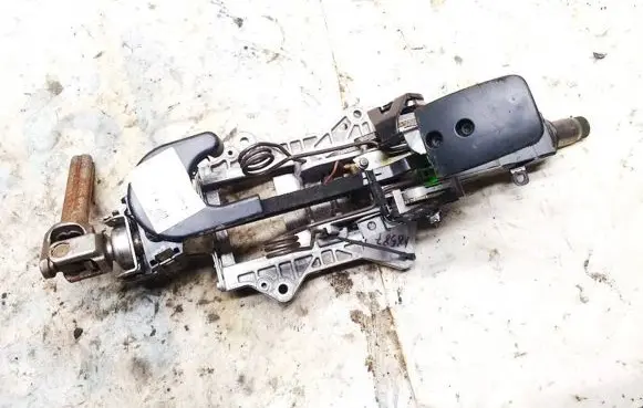 Volkswagen Golf V Steering wheel axle