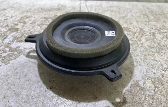 Dodge Challenger Panel speaker 68043045AD 21015J0852 8923021701A