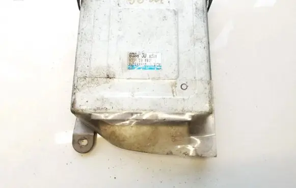 Mazda 323 Engine control unit/module b3s818881 E2T84881M