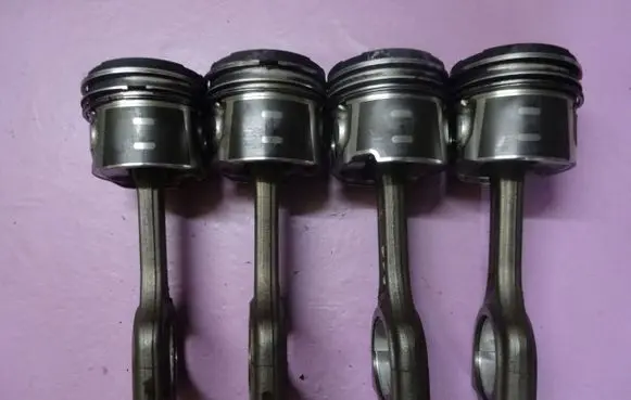 Ford Focus Piston with connecting rod 308GBA