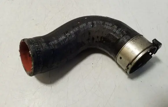 Volvo XC90 Intercooler hose/pipe 31657761
