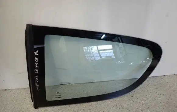 Mitsubishi Colt Side middle window/glass 