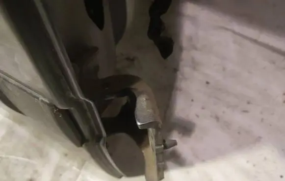 Peugeot 307 Rear door lower hinge 