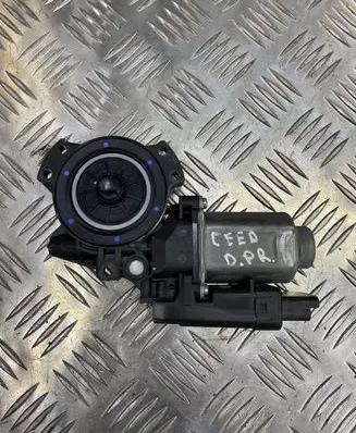 KIA Ceed Front door window regulator motor 402054D