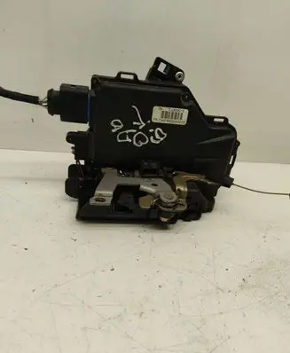 Seat Altea Rear door lock 7L0839015