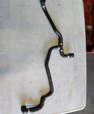 BMW 5 G30 G31 Engine coolant pipe/hose 8602642