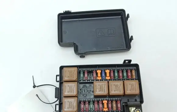 Jaguar XJ X308 Fuse module LNF2822BA 080815181200 518238100