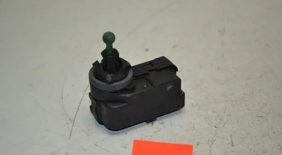 Volkswagen Golf IV Headlight level adjustment motor 1J0941295