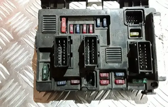 Peugeot 206 Fuse module BSMB2