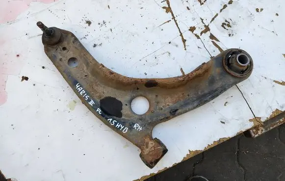 Toyota Yaris Front lower control arm/wishbone
