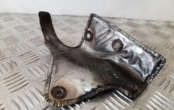 Jeep Cherokee III KJ Heat shield in engine bay 