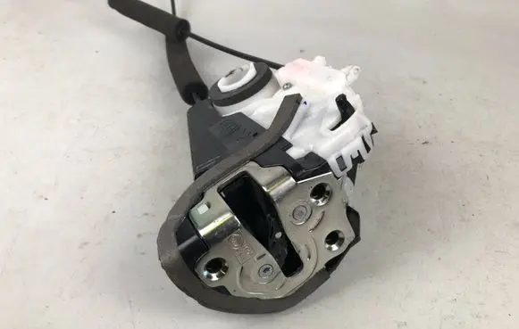 Subaru Outback (BS) Rear door lock