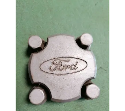 Ford Capri III Non-original wheel cap 81AB1130CC G82520