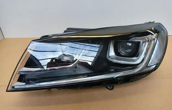 Volkswagen Touareg II Headlight/headlamp 7P1941033A