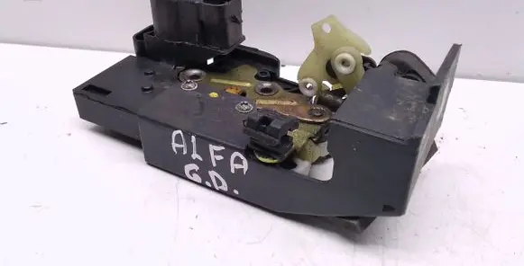 Alfa Romeo 156 Rear door lock 16828897