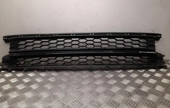 Volkswagen Polo VI Front grill 2G0853677H