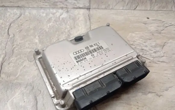Audi A3 S3 8L Engine control unit/module 038906012C 0281010122