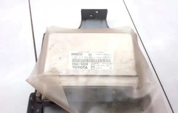 Toyota Yaris Engine control unit/module 8966152200 0281010563