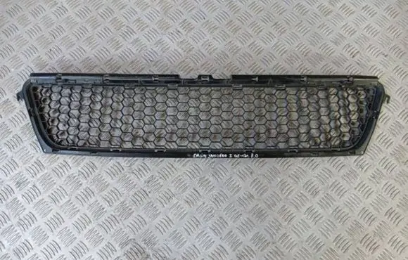 Dacia Sandero Front grill 8200735103