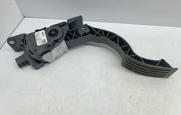 Ford Focus Accelerator throttle pedal BV619F836AB BEV241600 6PV01036830