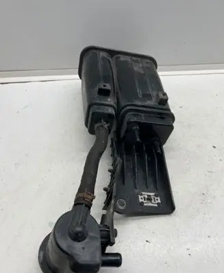 Active carbon filter fuel vapour canister