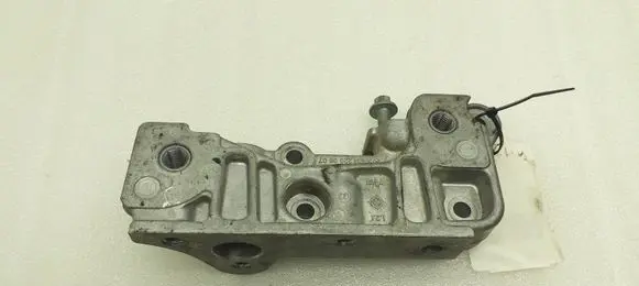 Mercedes-Benz A W176 Engine mounting bracket A6512200607