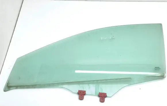 Nissan Qashqai J12 Front door window glass four-door