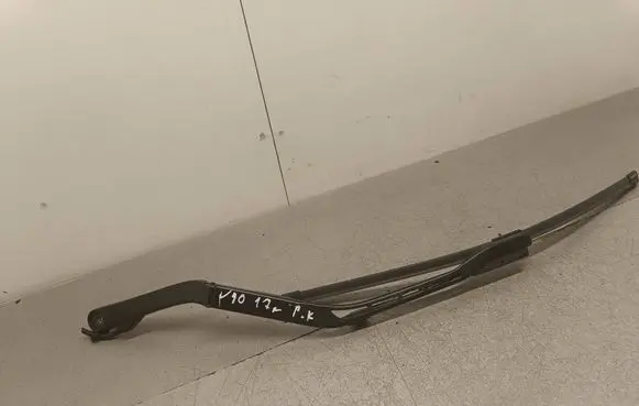 Front wiper blade arm
