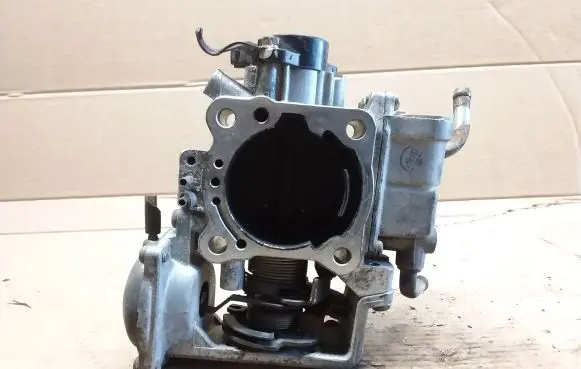 Mitsubishi Pajero Throttle valve E9T15371C