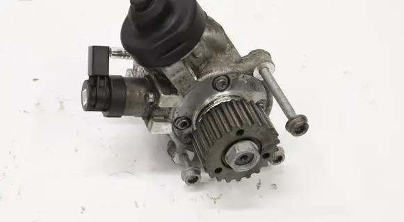Skoda Octavia Mk3 (5E) Fuel injection high pressure pump 04L130755D