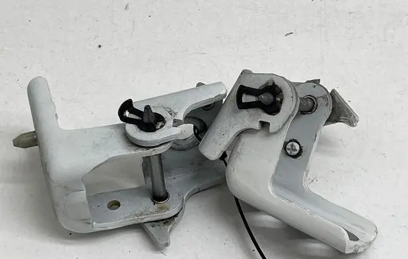 Peugeot 5008 II Rear door hinge set 