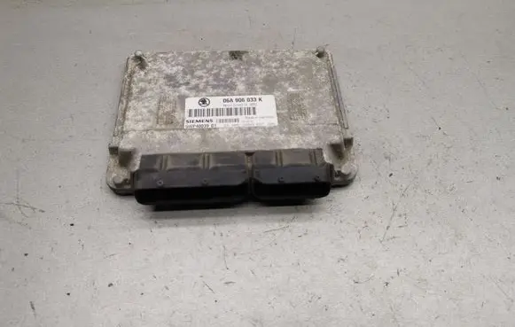 Skoda Octavia Mk1 (1U) Engine control unit/module 06A906033K 5WP4003901