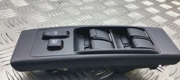Toyota Corolla Verso AR10 Electric window control switch 848200F010