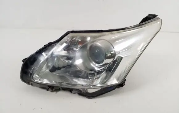 Toyota Avensis T270 Headlight/headlamp