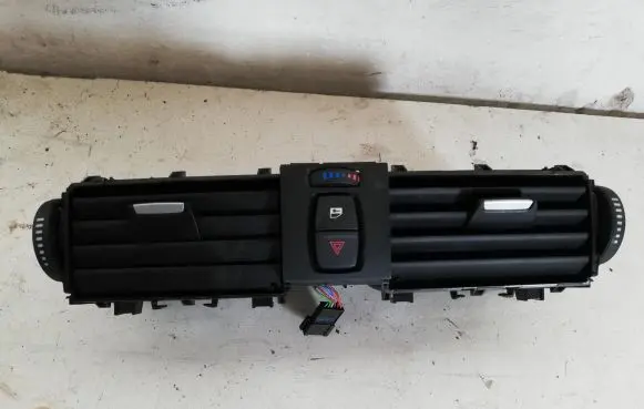 BMW 4 F32 F33 Dash center air vent grill 9218552 504835