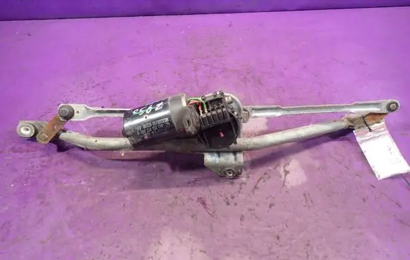 Audi A4 S4 B5 8D Front wiper linkage and motor 