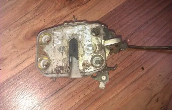 Mazda 323 Front door lock